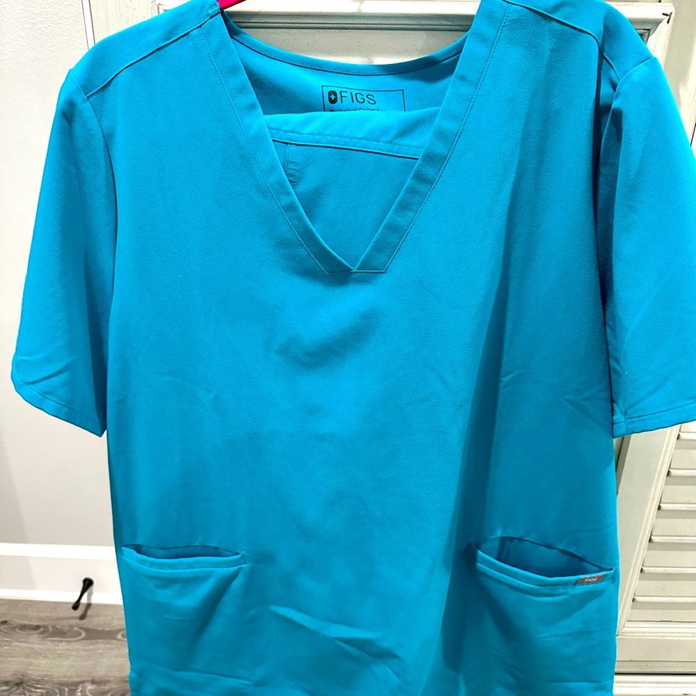 Used Figs scrub set in Teal